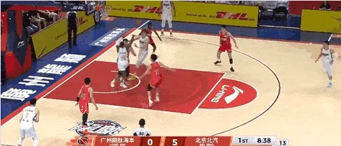 开云体育-斯佩尔曼三分坚决出手再中,北京开局打出8-0领先广州